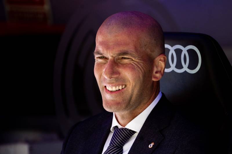 Zidane Punya Imajinasi Hazard, Benzema Dan Salah Satu Tim!