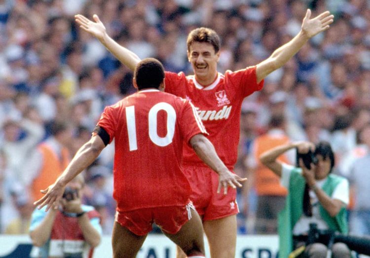 Keadaan Dunia Saat Liverpool Juara Dunia 1989-1990